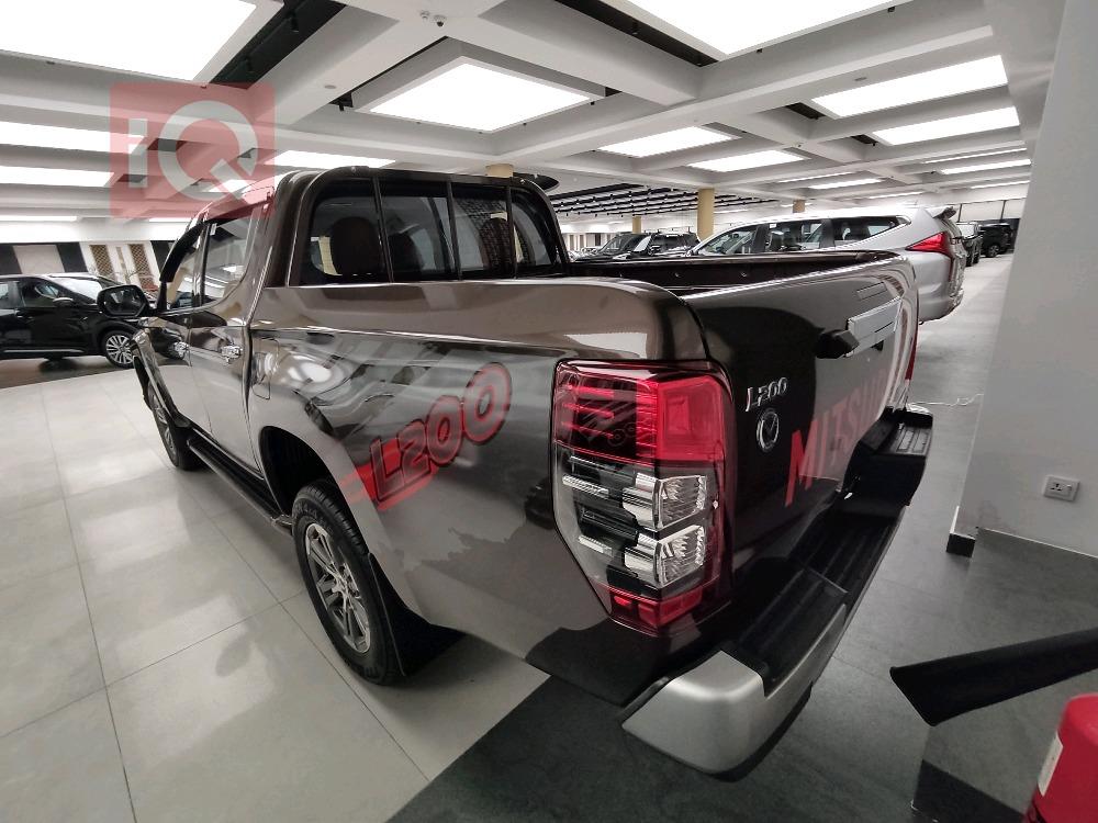 میتسوبیشی L200